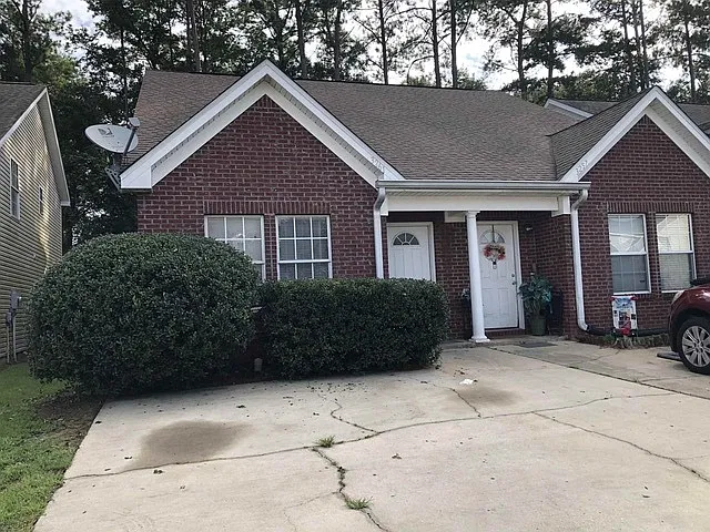3261 Sawtooth Dr - 3261 — Photo 2