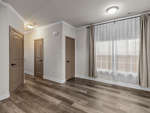 4th image of 812 Somb Moore Ways