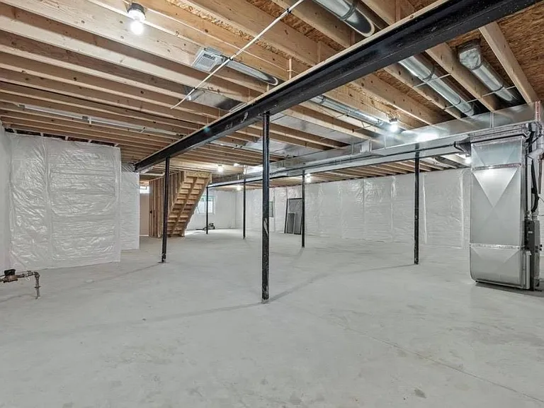 5636 Paris Dr — Photo 30