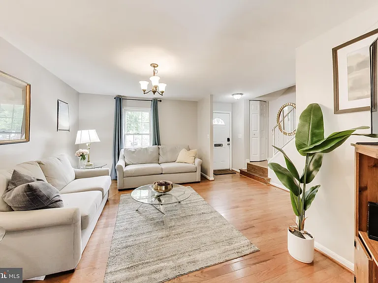 10075 Maple Leaf Dr — Photo 4