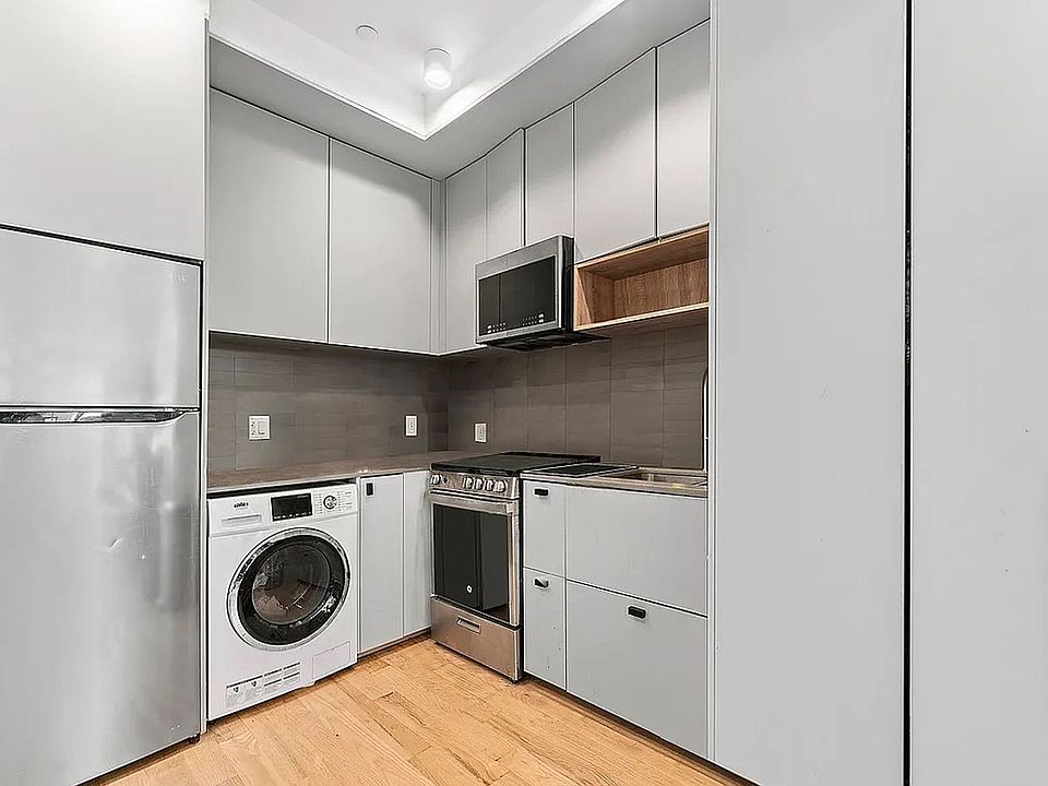 2nd image of 368 New York Ave APT 3F