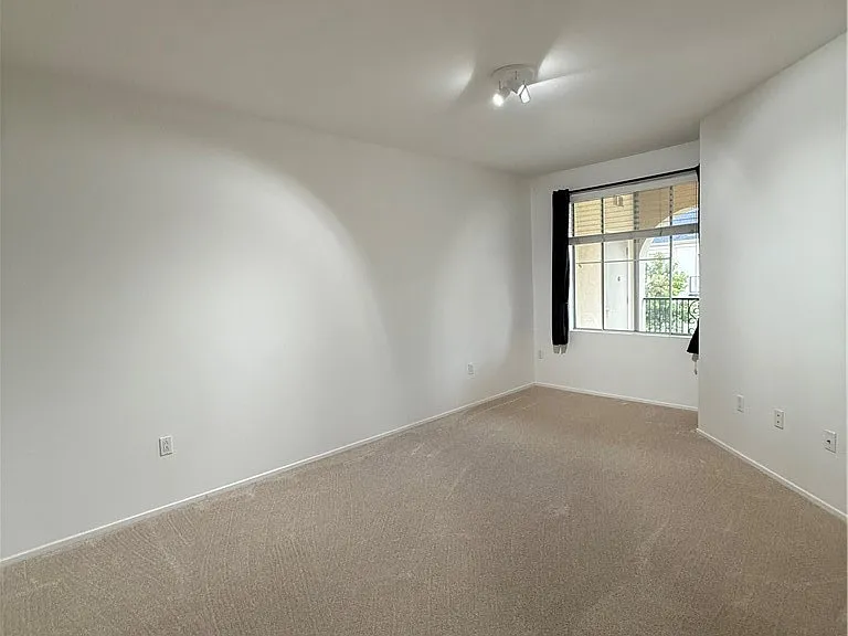 2457 Watermarke Pl #2457 — Photo 2