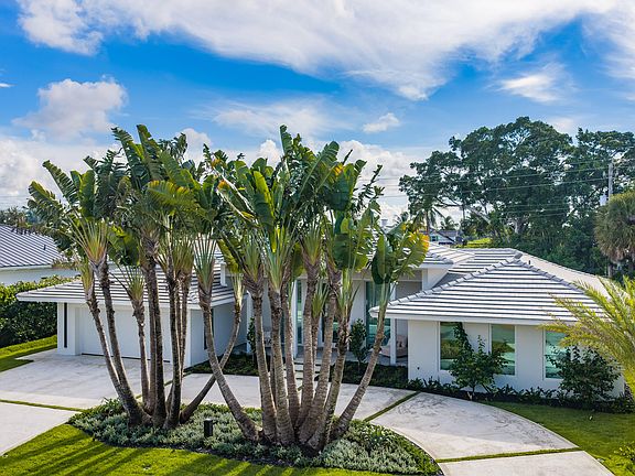 2nd image of 229 GOLFVIEW Drive