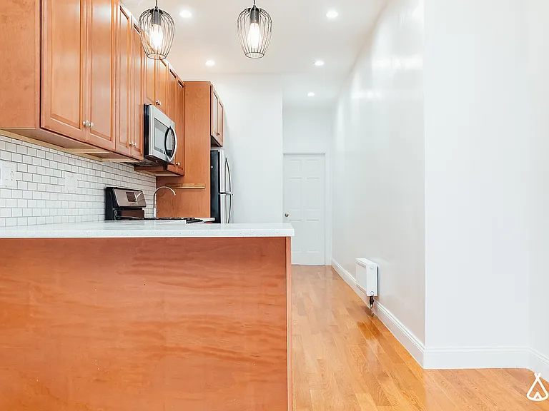 613 Onderdonk Ave #1R — Photo 6