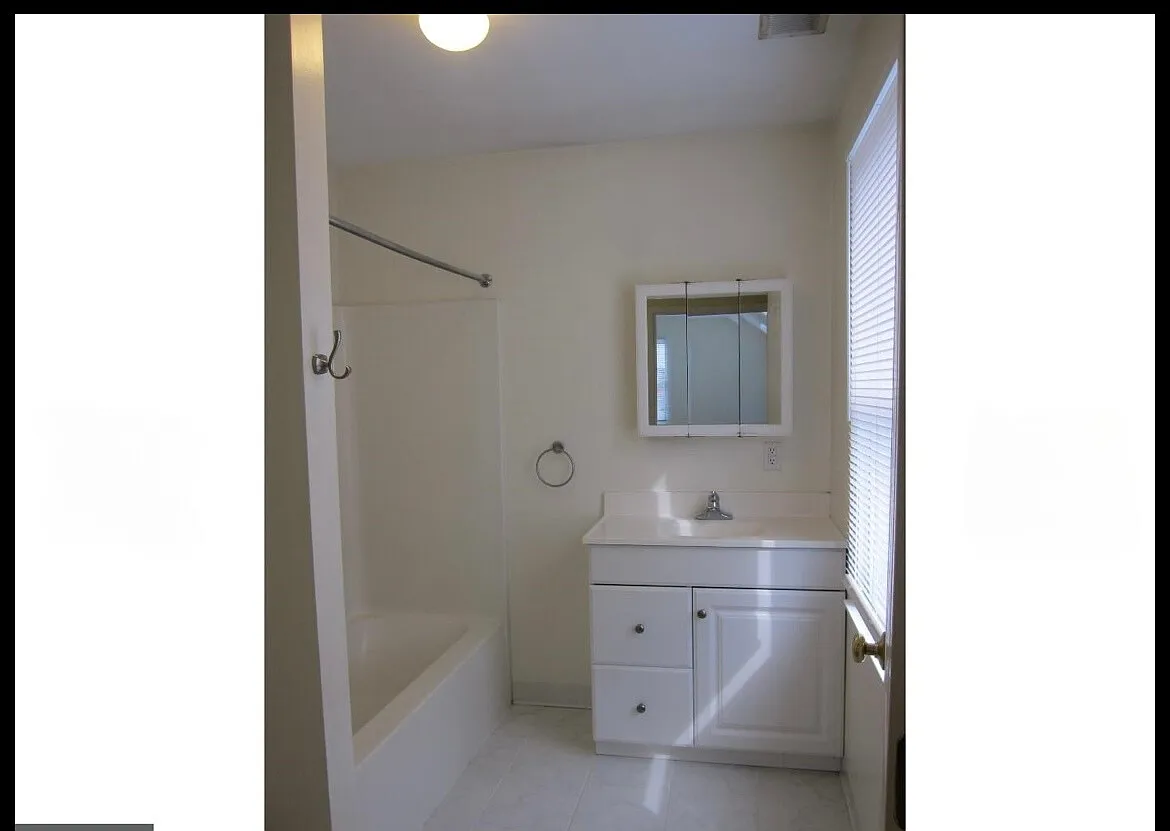 20 West Franklin Avenue - A-1 — Photo 2
