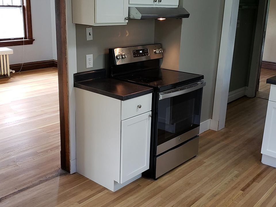 2nd image of 1624 E 5th St