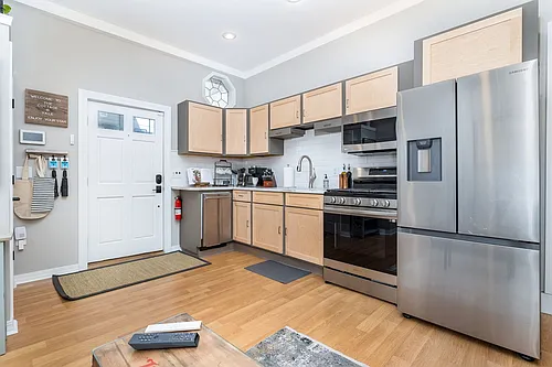 43 Woodland St Photo 1