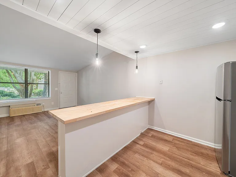 Bay Vista — Photo 7