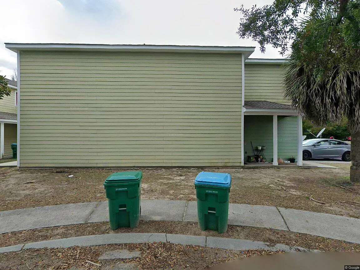 3 bed, 2.5 bath, 1159 sqft, $1,600 — Photo 1