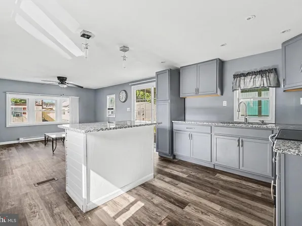 132 Park Dr, Middletown, PA 17057