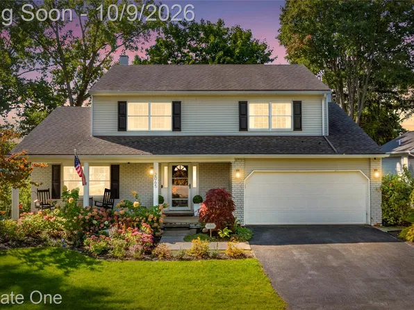 2065 Teaneck Cir, Wixom, MI 48393