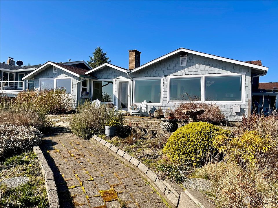 Bay front side of the home with amazing views expansive of North Bay.>
