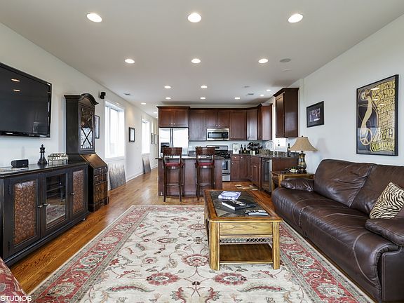 4th image of 5454 W Higgins Ave APT 2R