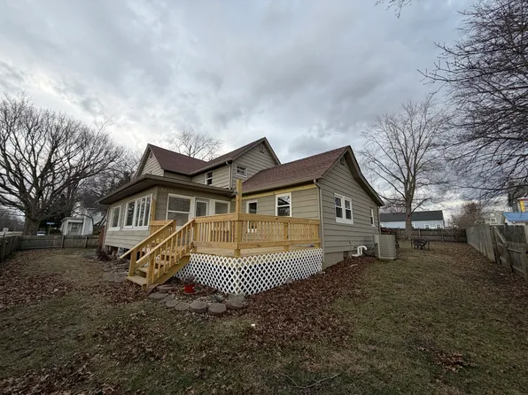 901 E High St, Farmer City, IL 61842