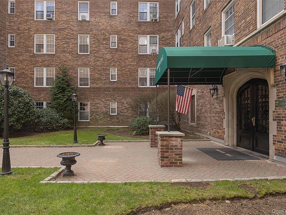 4th image of 25 Parkview Avenue #2K