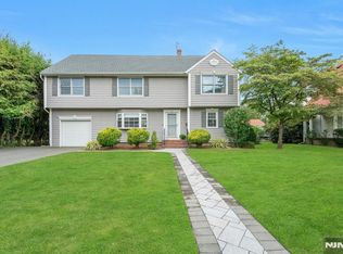 39 Pershing Pl, Cresskill, NJ 07626