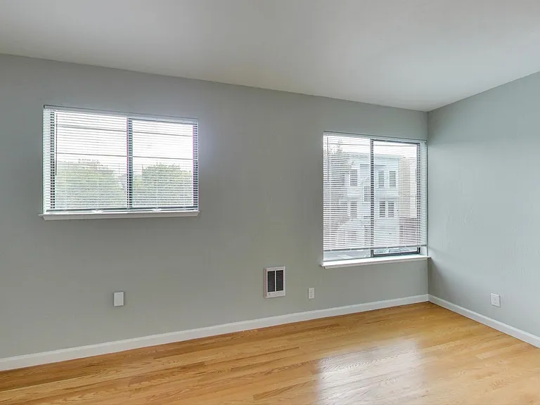 205 Collins St #4 — Photo 27