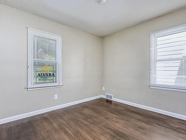 8249 Robson St — Photo 10