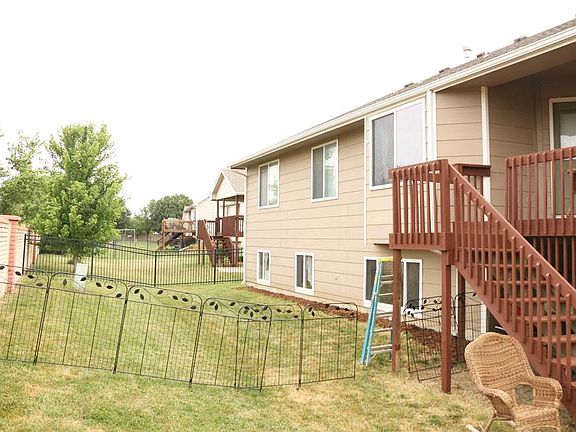 3rd image of 727 Westchester Pl