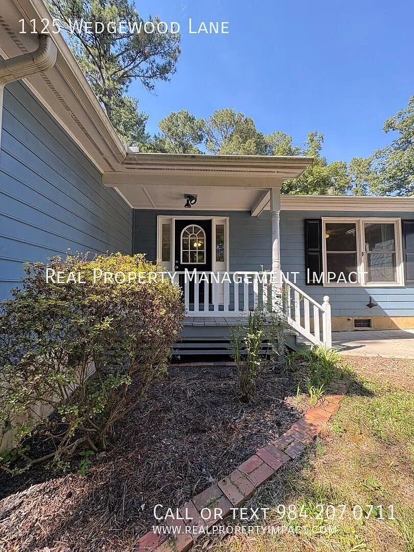 Spacious 3/4-Bedroom, 3-Bath Ranch Home on Deep Wooded Lot Near RTP, Durham — Photo 4