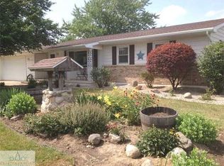 1100 Searles Estate Dr, Saint Johns, MI 48879