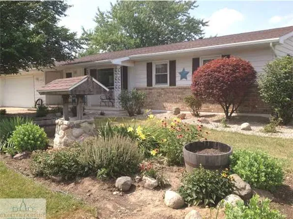 1100 Searles Estate Dr, Saint Johns, MI 48879