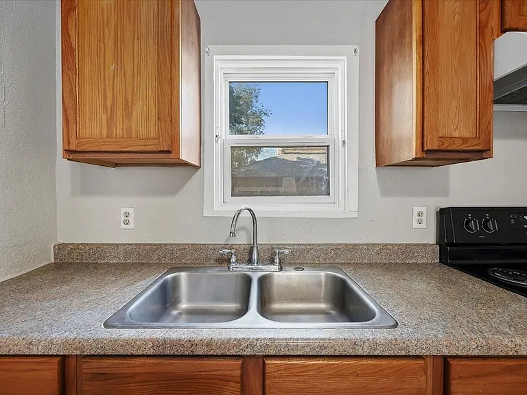 270 Quincy St — Photo 10