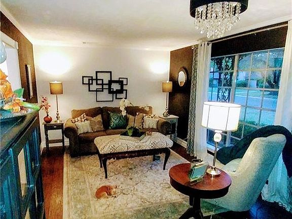 3rd image of 1802 Alexander Dr