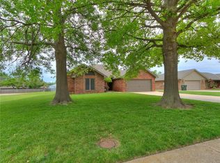 4801 Skytrail, Yukon, OK 73099
