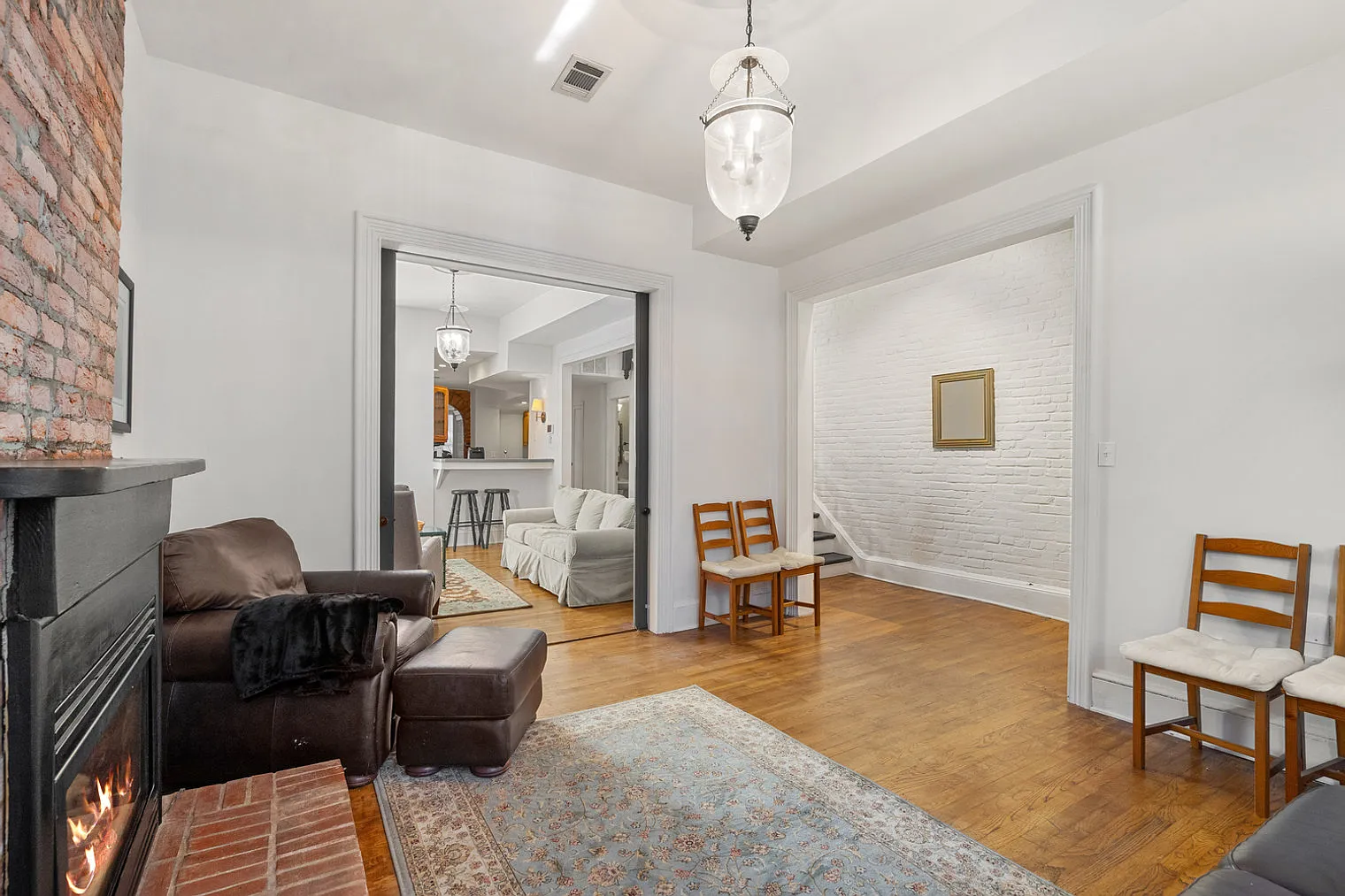 2 bed, 1.0 bath, 20451 sqft, $6,965 — Photo 3