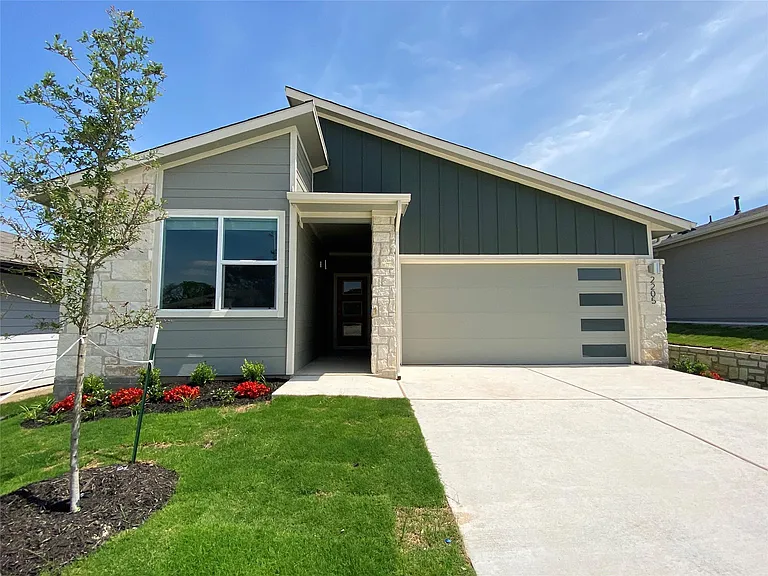2205 Sisterdale Ln — Photo 1