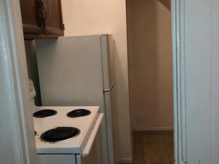 1617 Van Lennen Ave #1 — Photo 2
