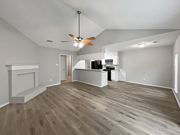 3rd image of 3760 Pembrook Cv