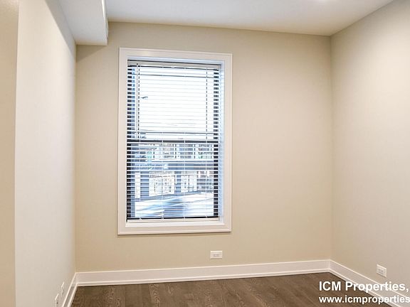 4th image of 3060 N Greenview Ave #2D