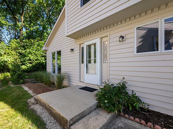 3rd image of 1119 Dickens Ave
