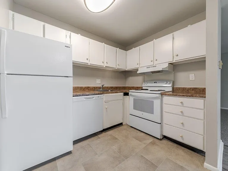 Fairmont Place — Photo 15