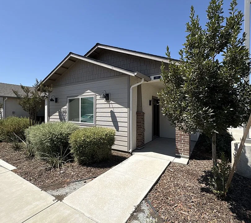 518 S Summit St #101-103