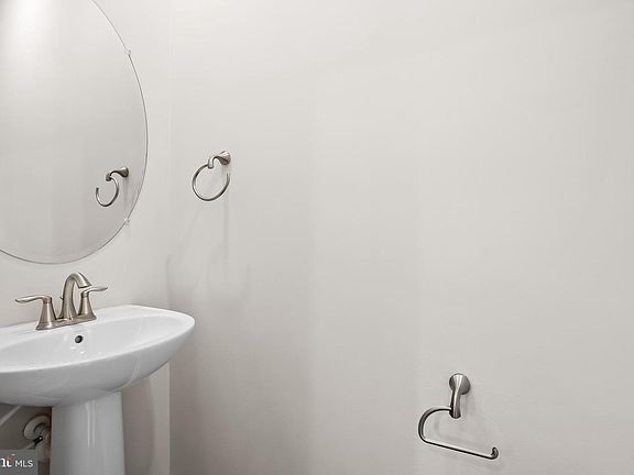 5th image of 614 Mozart Way