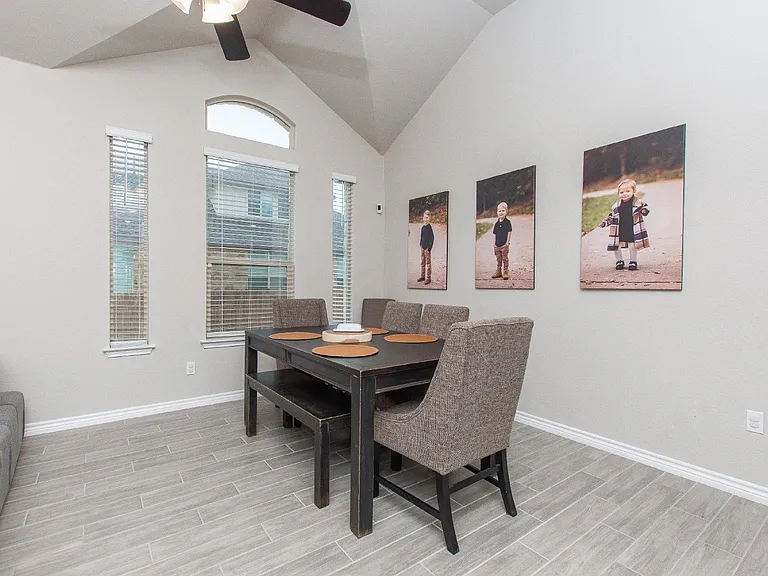 1756 Meadow Crest Dr — Photo 5