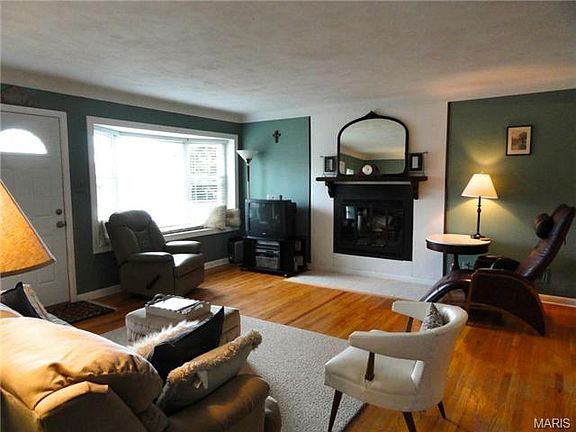 3rd image of 830 Lynda Ct