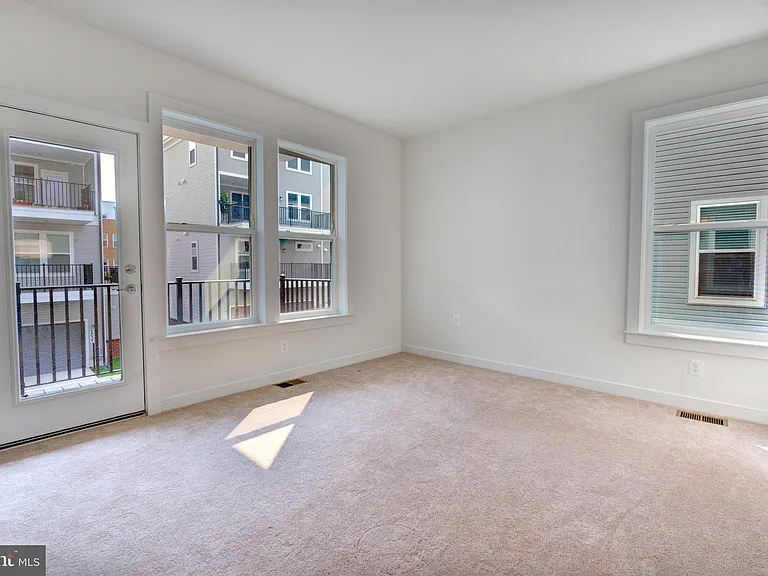 16108 Frederick Rd — Photo 45