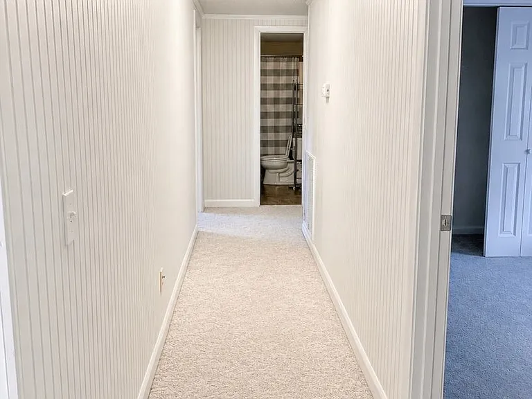 1062 Wesley Ave N — Photo 14