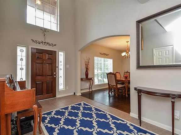 3rd image of 6 Griffin Hill Ct