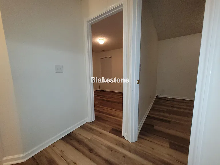 111 Lake Valley Ln — Photo 13