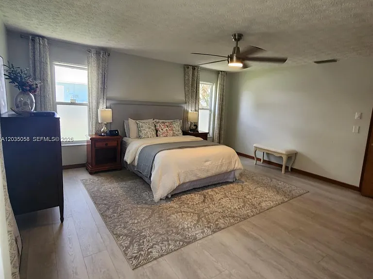 6101 Palmetto Dr — Photo 3