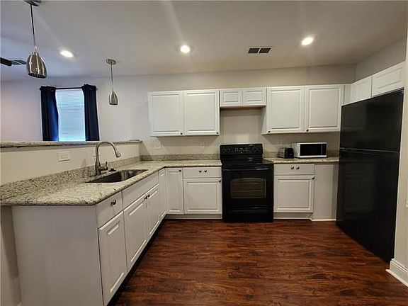 4th image of 2775 Gladiolus St