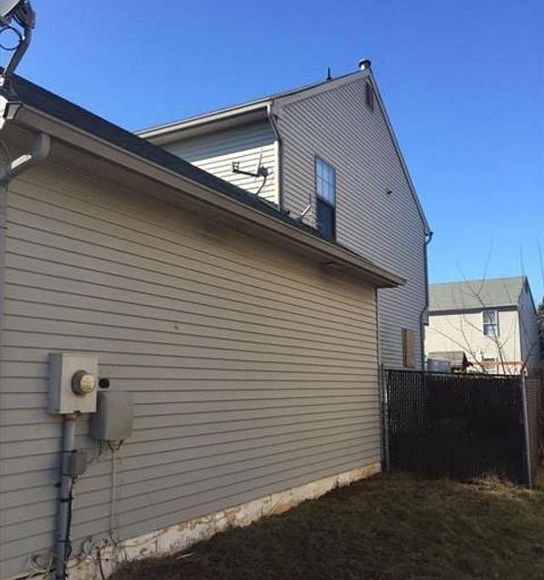 2nd image of 3 Maple Hollow Ln