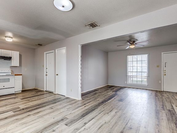 3rd image of 827 Spring Park St