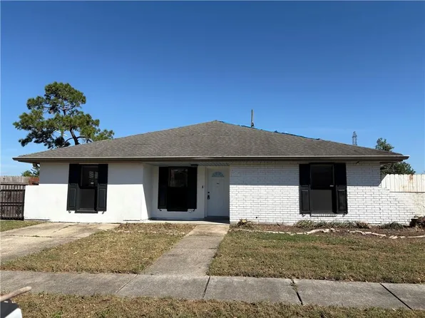 8287 Benjamin Dr, Chalmette, LA 70043