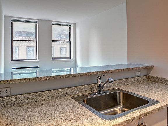 5th image of 37 Wall St APT 15P